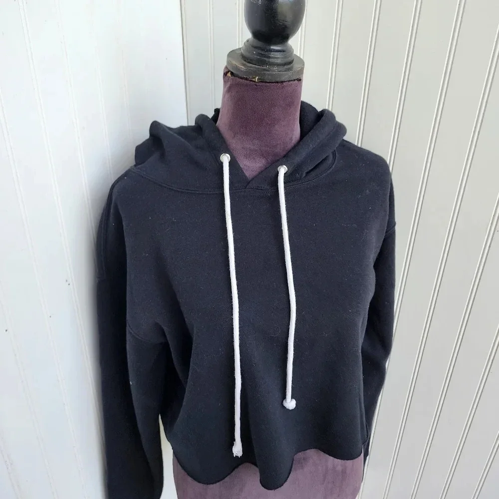 Wild Fable Women’s Cropped Hoodie Sweatshirt Black Ebony Pullover Sz M - Picture 3 of 10